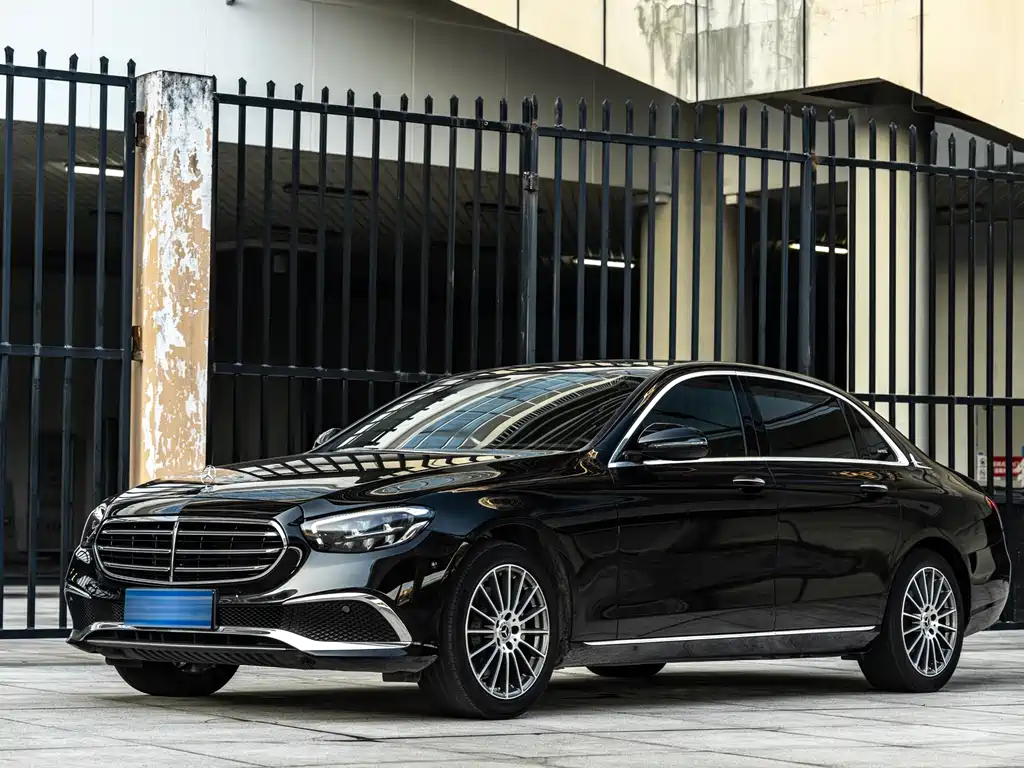 Mercedes-Benz E-Class 2022 — фото 13