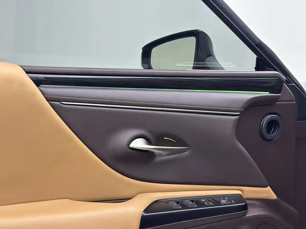 Lexus ES 2021 — фото 13