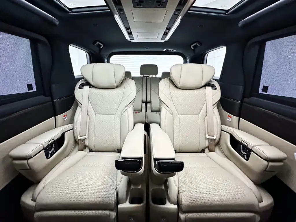 Toyota Alphard — фото 18
