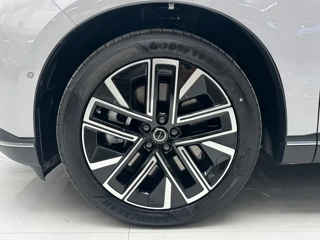 Volvo XC70 PHEV 2025 — фото 14