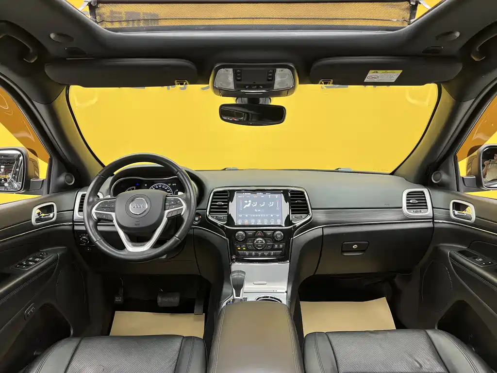 Jeep Grand Cherokee 2022 — фото 12