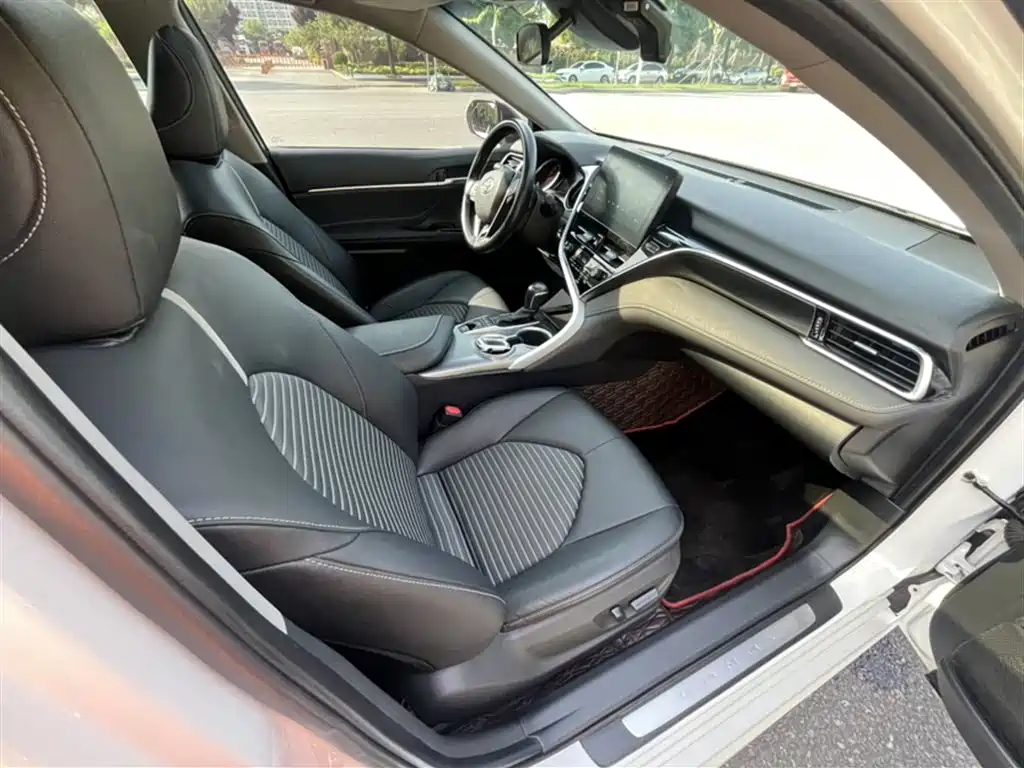 Toyota Camry 2023 — фото 6