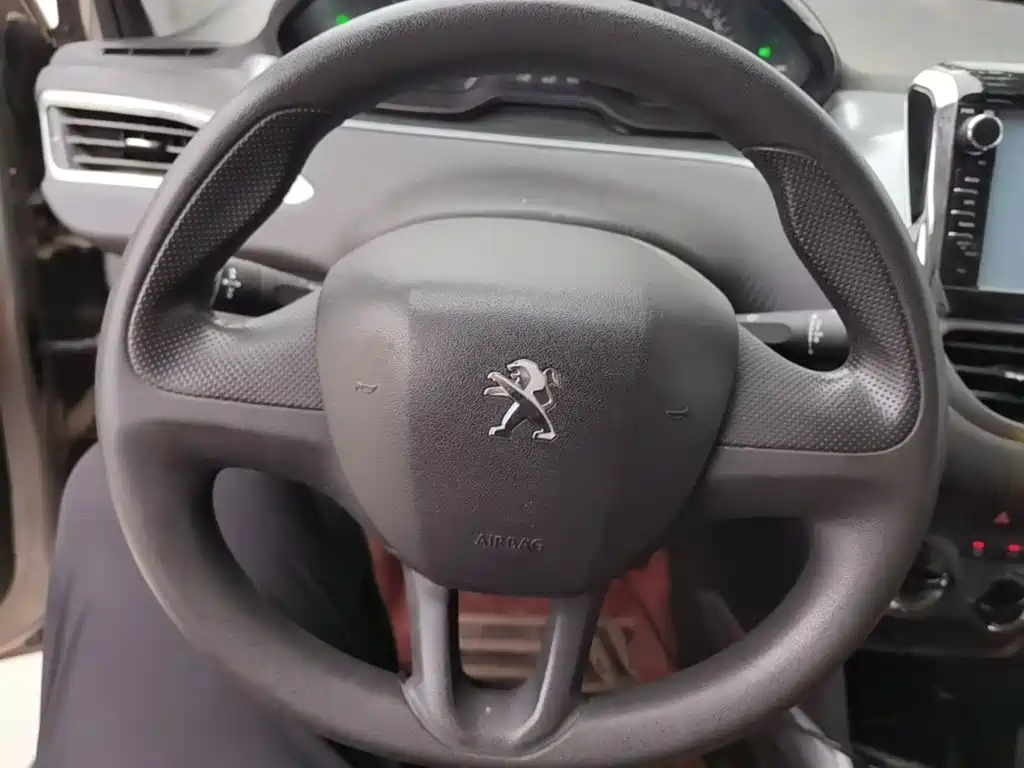 Peugeot 2008 2016 — фото 11