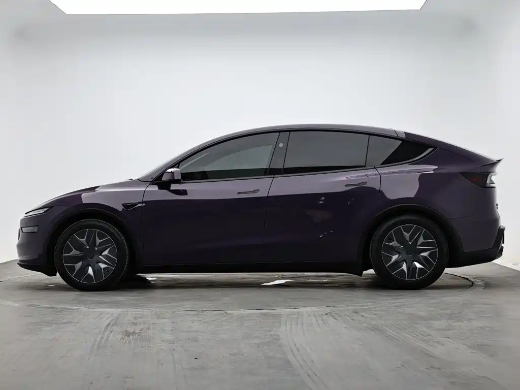 Tesla Model Y L 2026 — фото 6