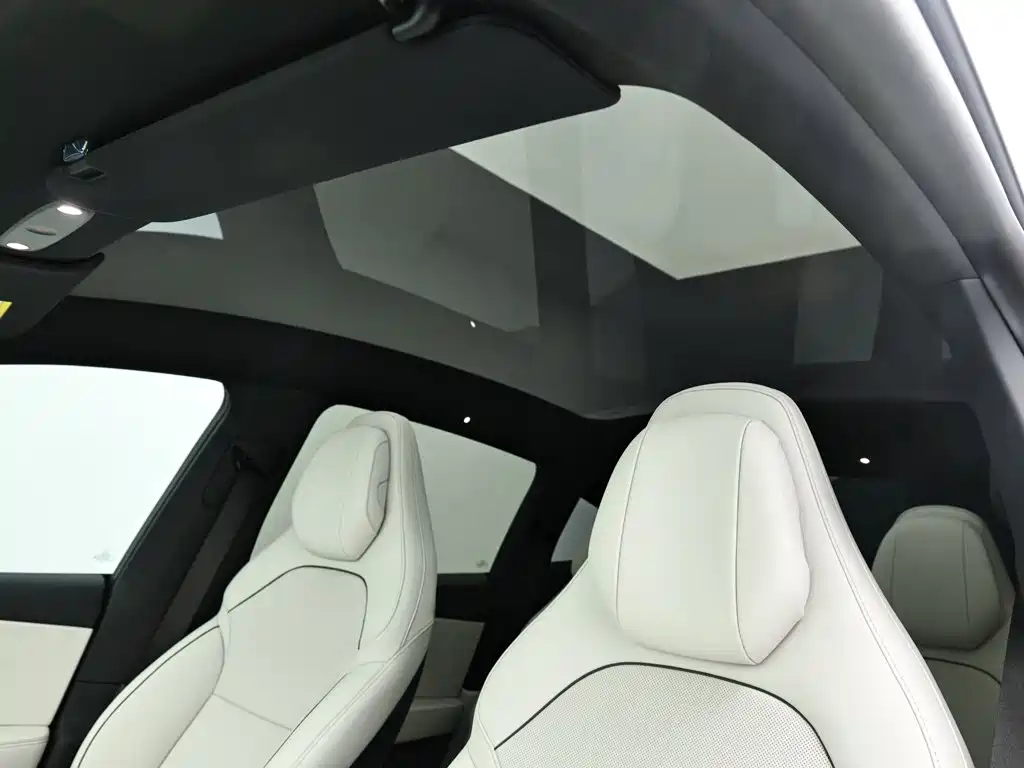 Tesla Model Y L 2026 — фото 12
