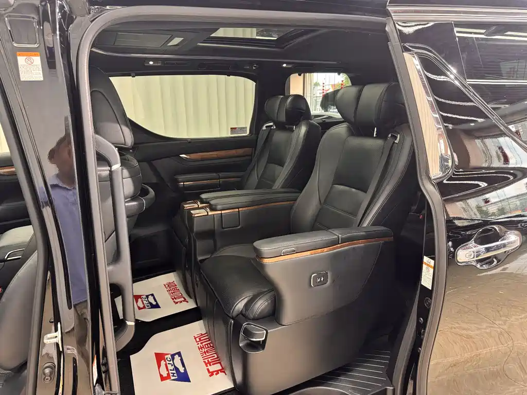 Toyota Alphard 2018 — фото 8