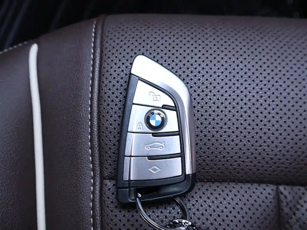 BMW 5 Series 2023 — фото 25