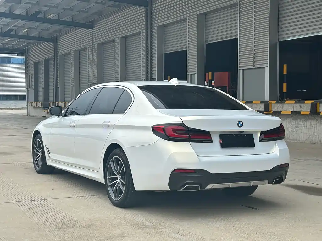 BMW 5 Series 2022 — фото 12