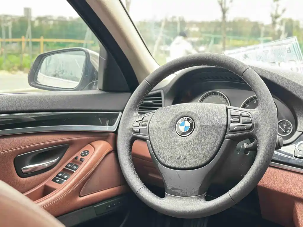 BMW 5 Series 2014 — фото 20