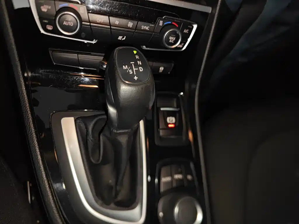 BMW 2 Series Station Wagon 2017 — фото 10