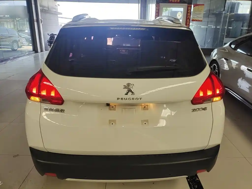 Peugeot 2008 2015 — фото 6