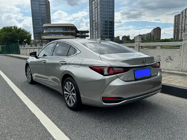Lexus ES 2024