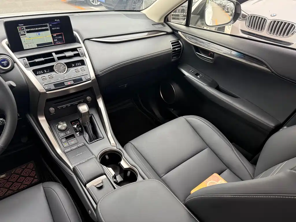 Lexus NX 2019 — фото 11