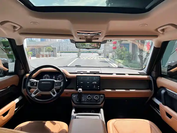 Land Rover Defender 2023