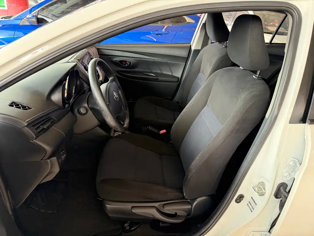 Toyota Yaris L 2018 — фото 11