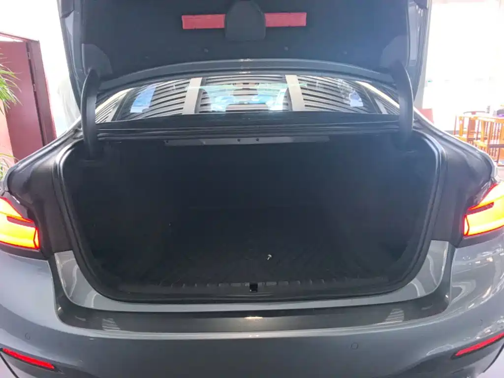BMW 5 Series 2018 — фото 19