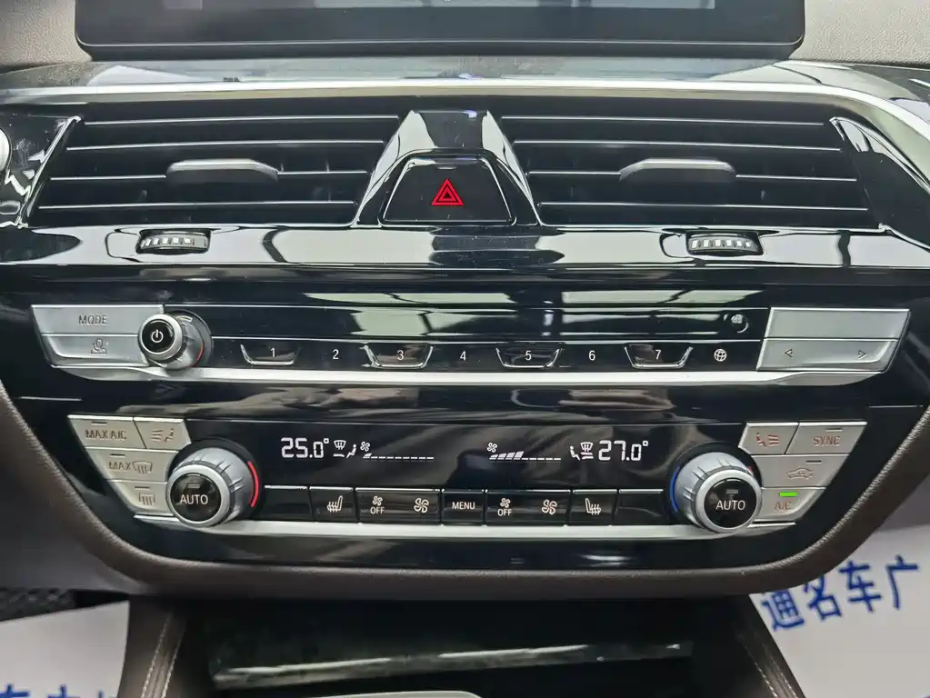 BMW 5 Series 2020 — фото 12