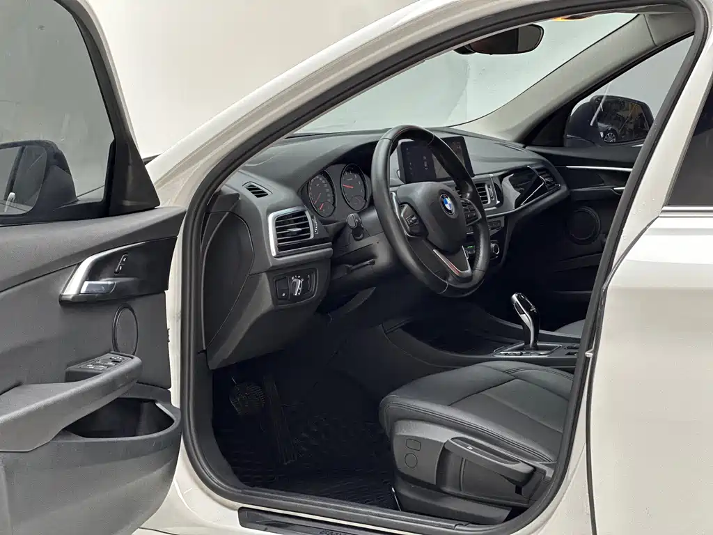 BMW 1 Series 2020 — фото 13