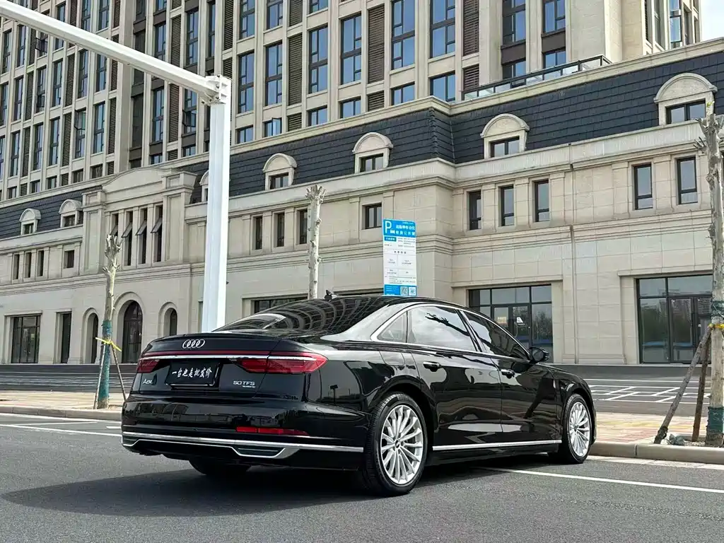 Audi A8 2021 — фото 15