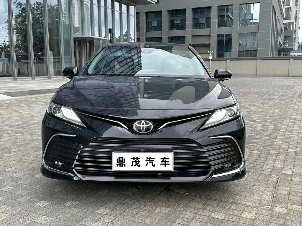Toyota Camry 2022 — фото 2