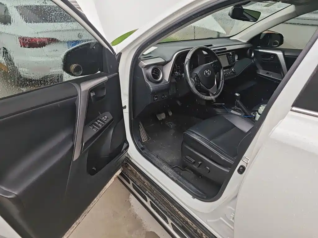 Toyota RAV4 2016 — фото 12