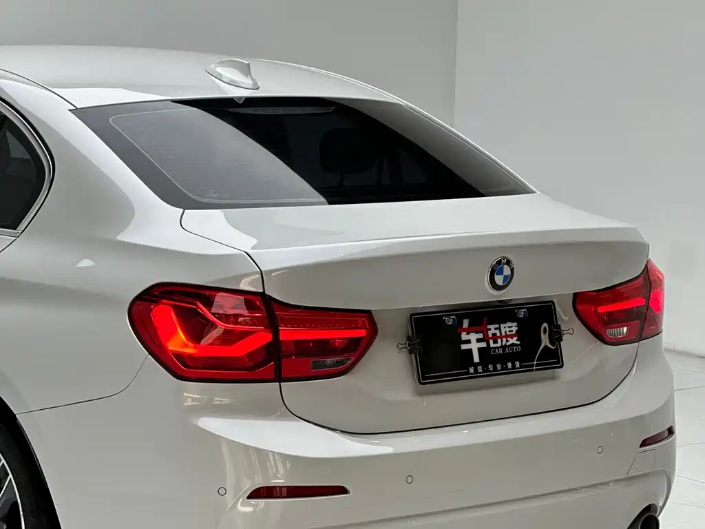 BMW 1 Series 2020 — фото 12
