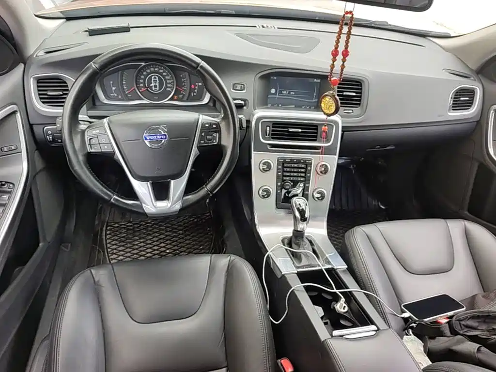 Volvo S60 2015 — фото 10