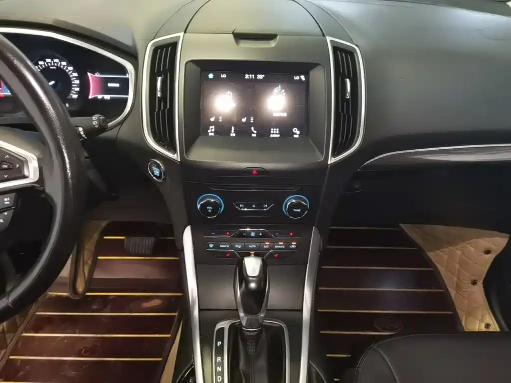 Ford Edge 2017 — фото 13