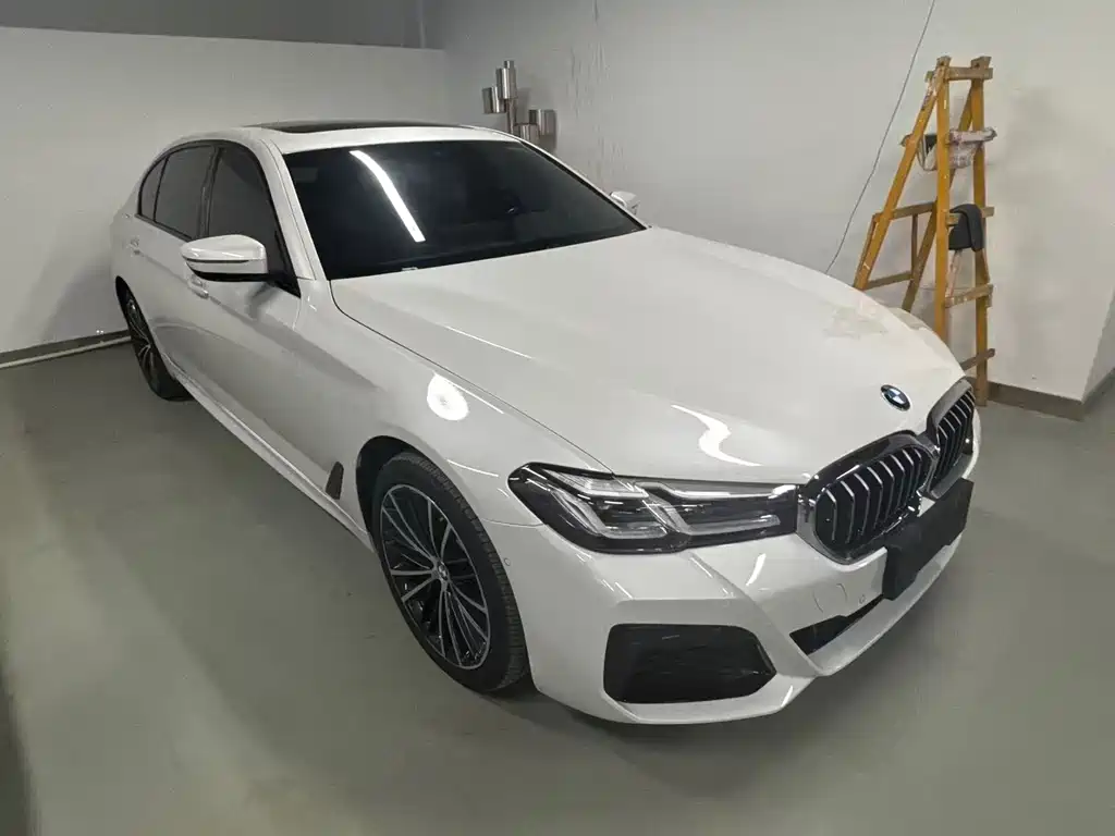 BMW 5 Series 2023 — фото 1