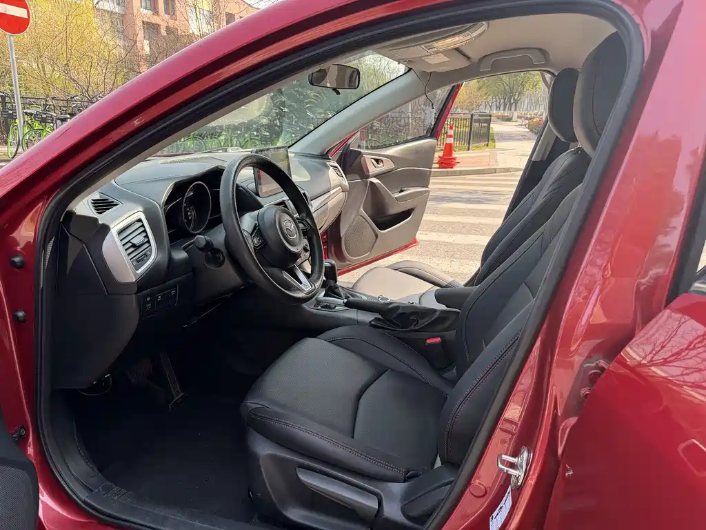 Mazda 3 Axela 2019 — фото 8