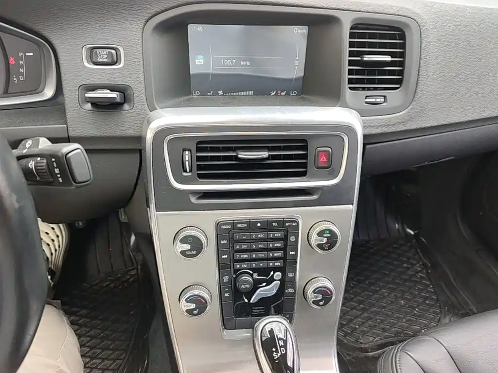 Volvo S60 2015 — фото 13