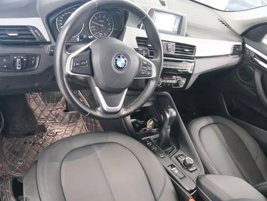 BMW X1 2016 — фото 11