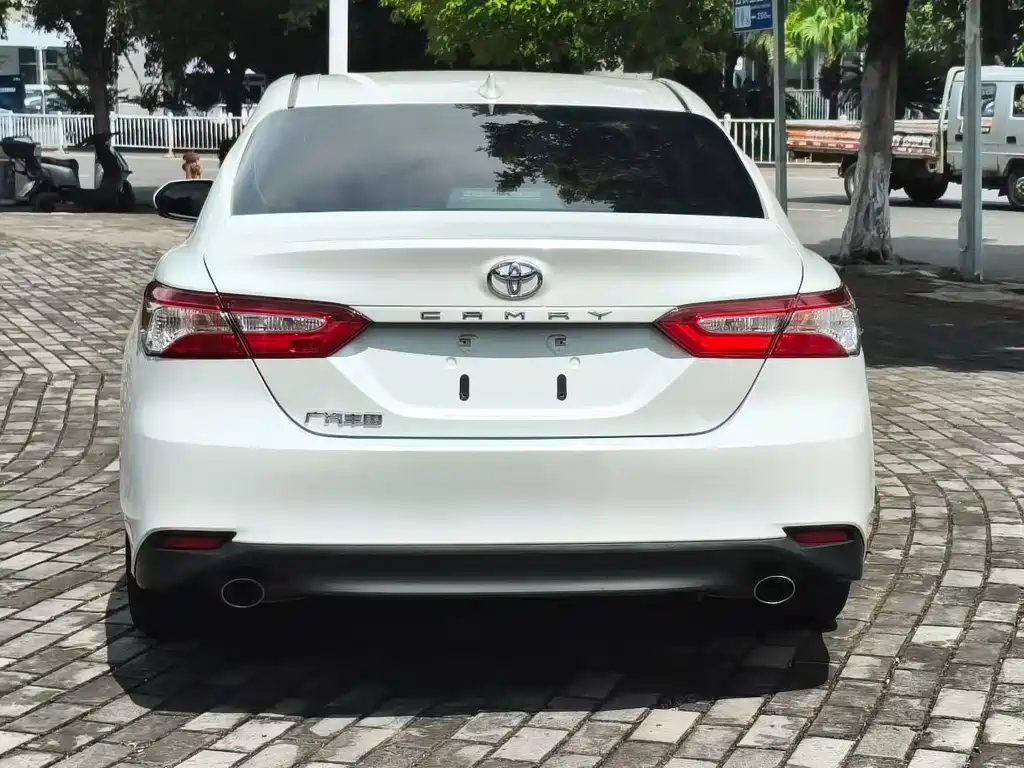 Toyota Camry 2023 — фото 8