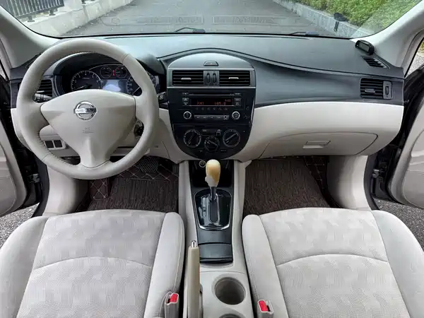 Nissan Tiida 2013