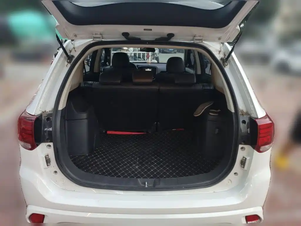 Mitsubishi Outlander 2021 — фото 10