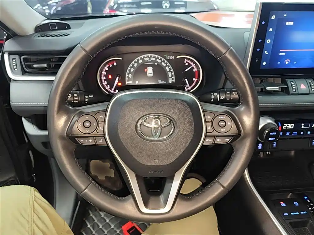 Toyota RAV4 2021 — фото 11