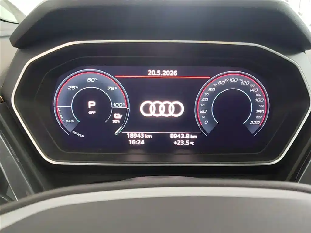 Audi Q4 e-tron 2025 — фото 12