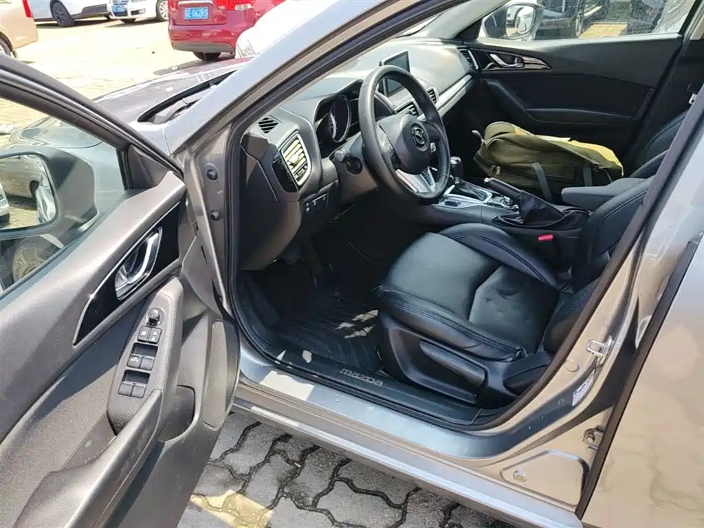 Mazda 3 Axela 2016 — фото 12