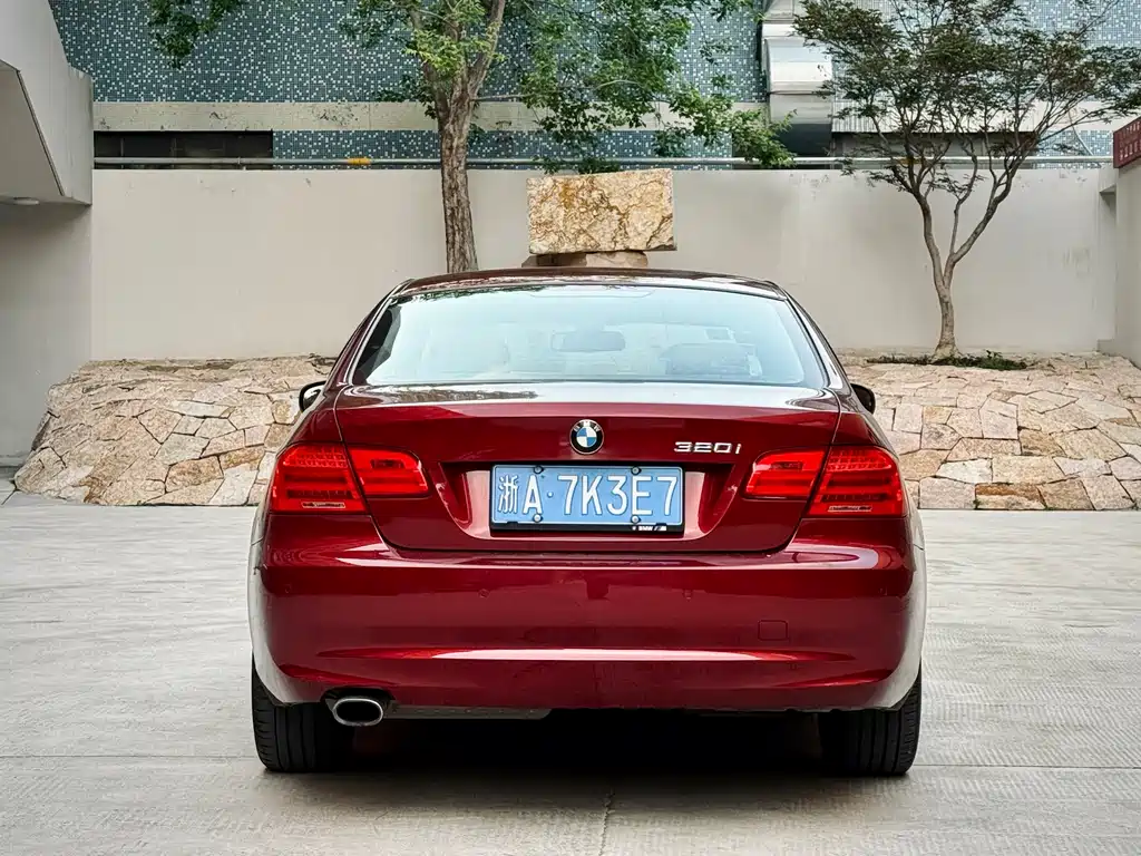 BMW 3 Series 2011