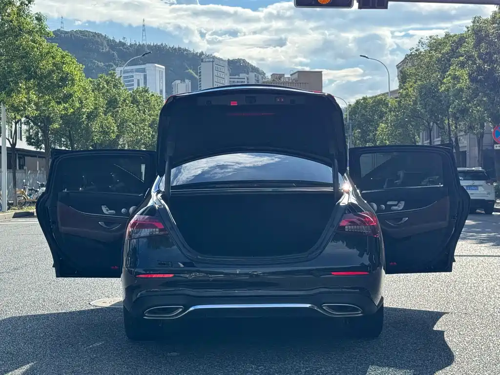 Mercedes-Benz E-Class 2022 — фото 19