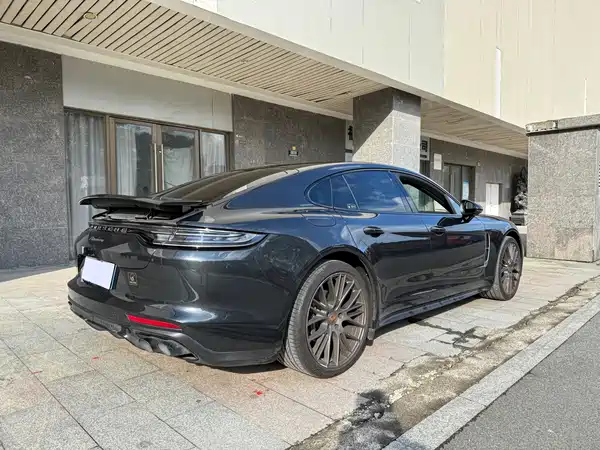 Porsche Panamera 2023