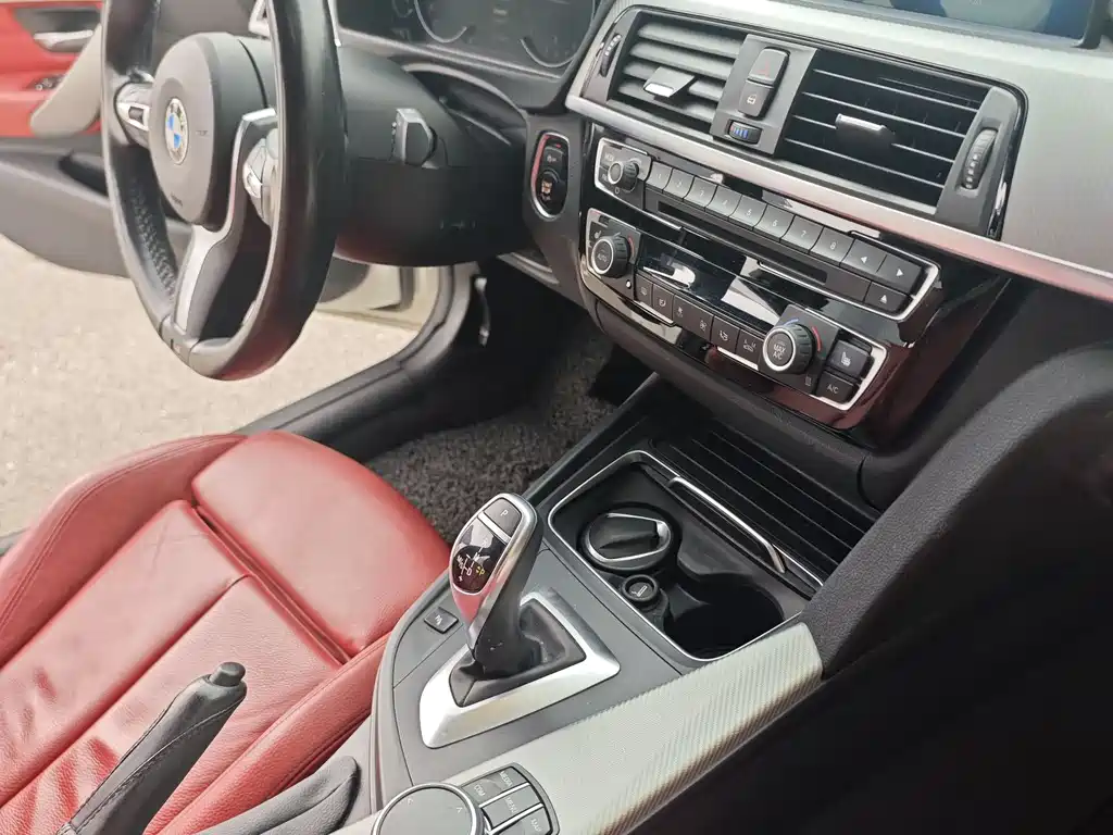 BMW 3 Series 2018 — фото 10