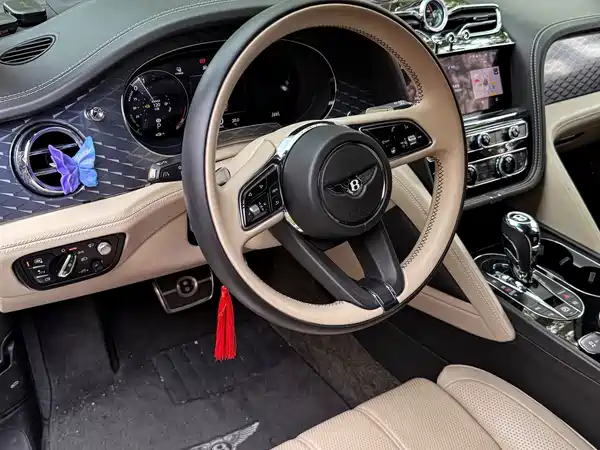 Bentley Bentayga Plug-In Hybrid 2022