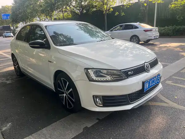 Volkswagen Sagitar 2015