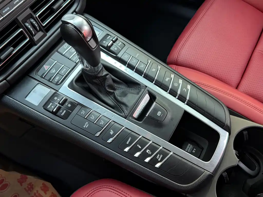 Porsche Macan 2020 — фото 11