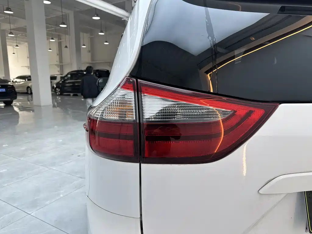 Toyota Sienna 2020 — фото 13