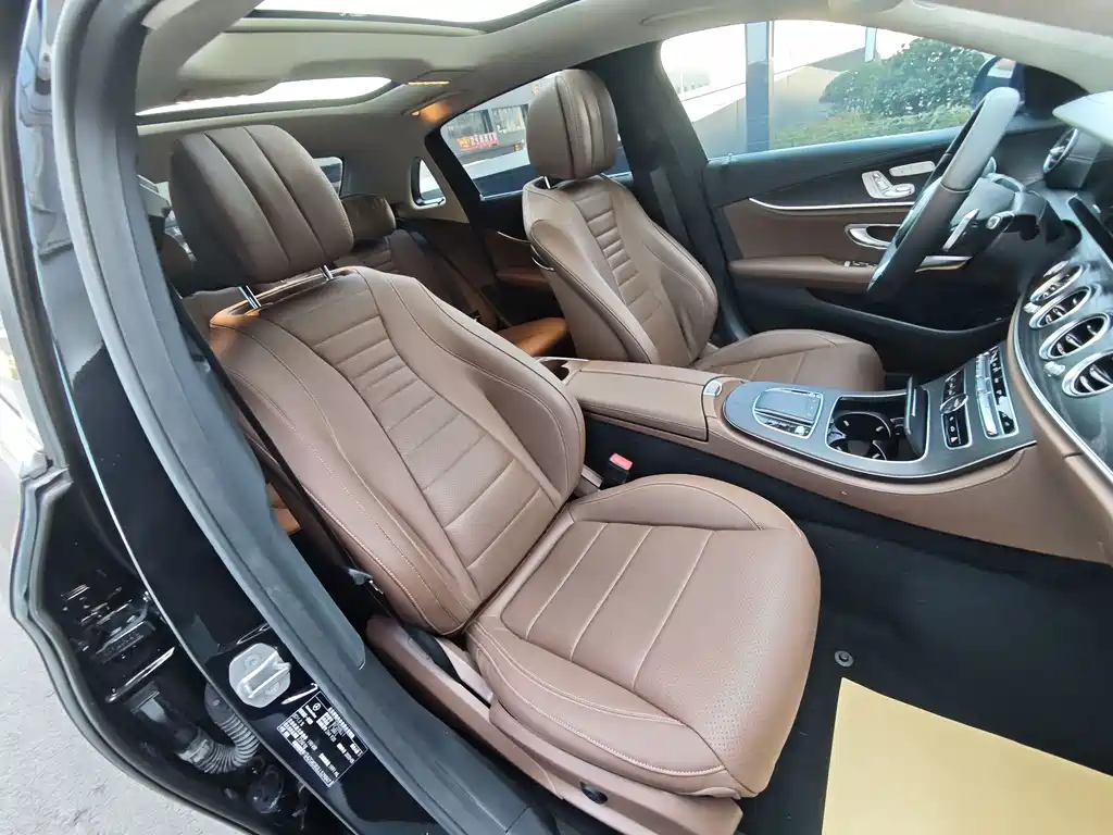 Mercedes-Benz E-Class 2020 — фото 21