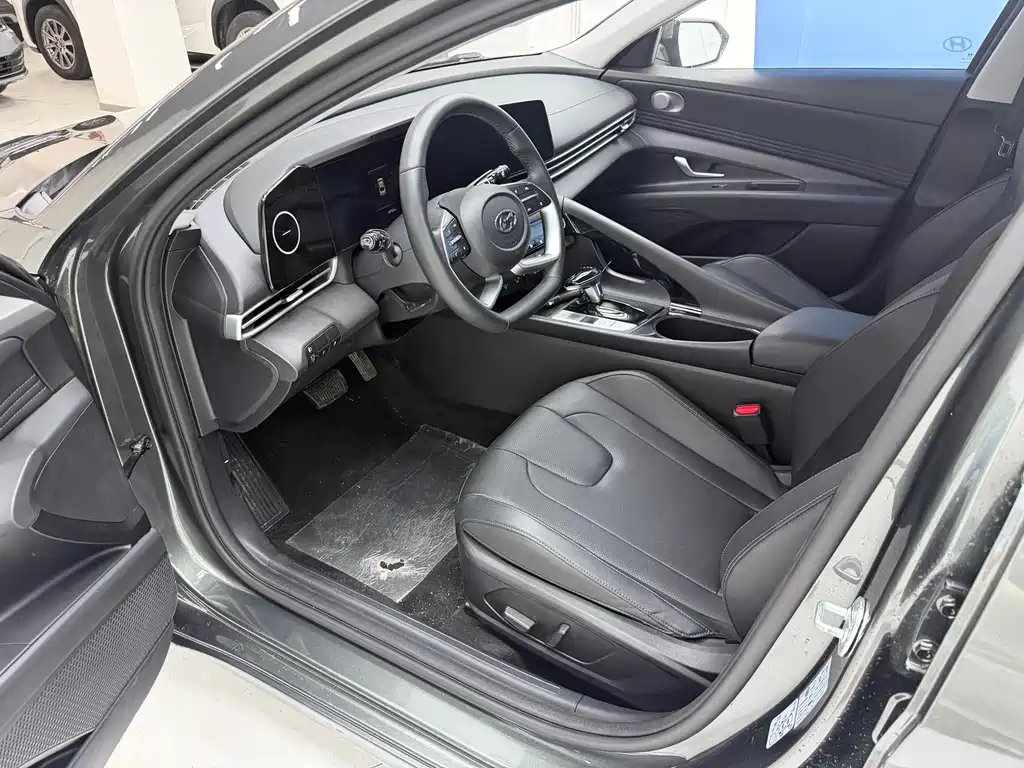 Hyundai Elantra 2023 — фото 14