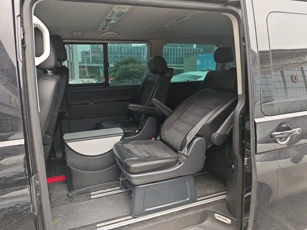 Volkswagen Multivan 2018 — фото 17