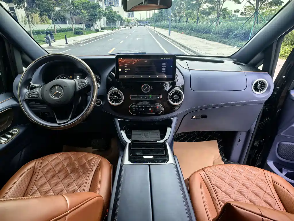 Mercedes-Benz Vito 2023 — фото 11